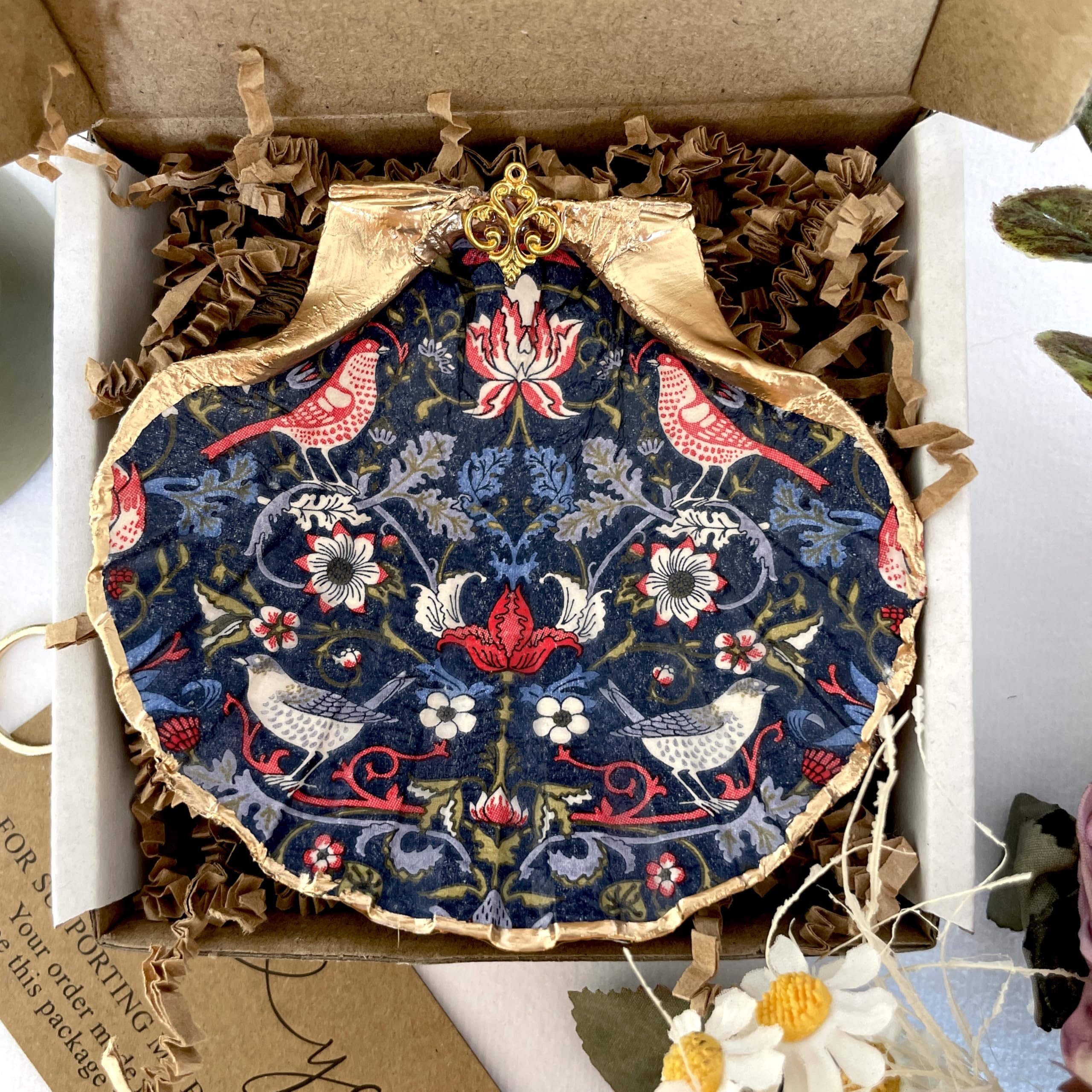 Virginia made shell trinket dish by Nafiart Studio