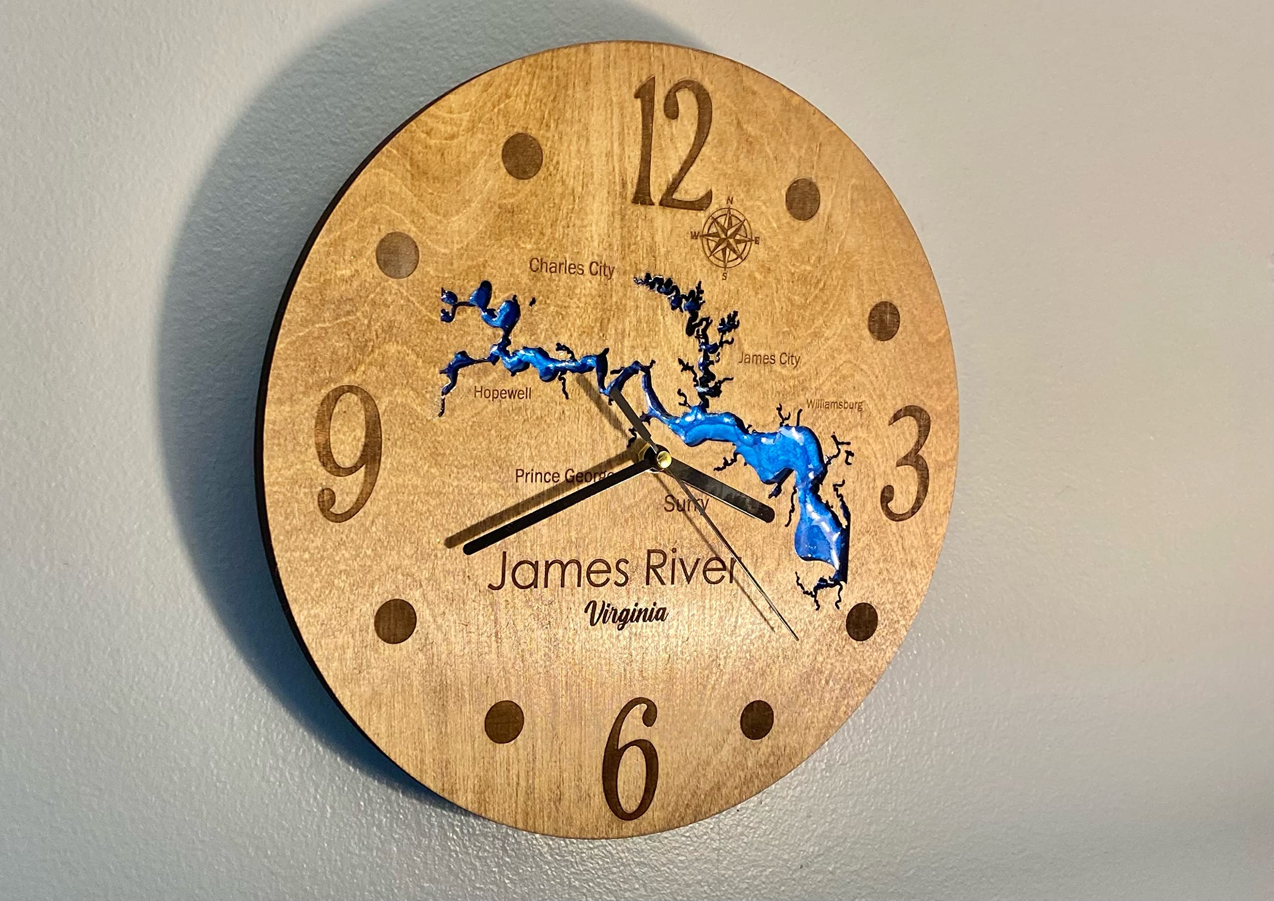 Battery compartment back of wall clock with mounting hole