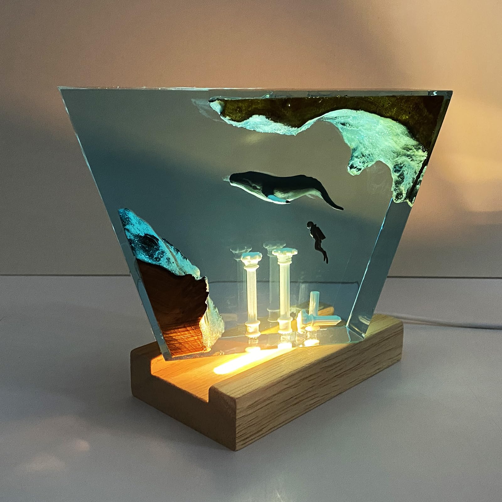 Small table lamp suitable for living room or shelf decor