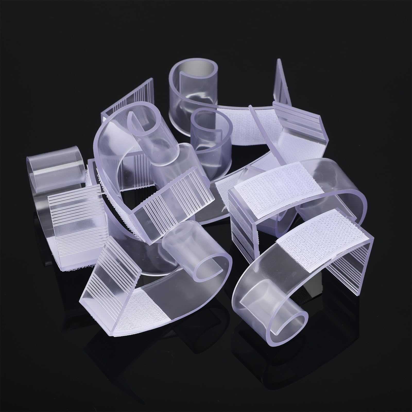 Clips suitable for indoor and outdoor events on tables