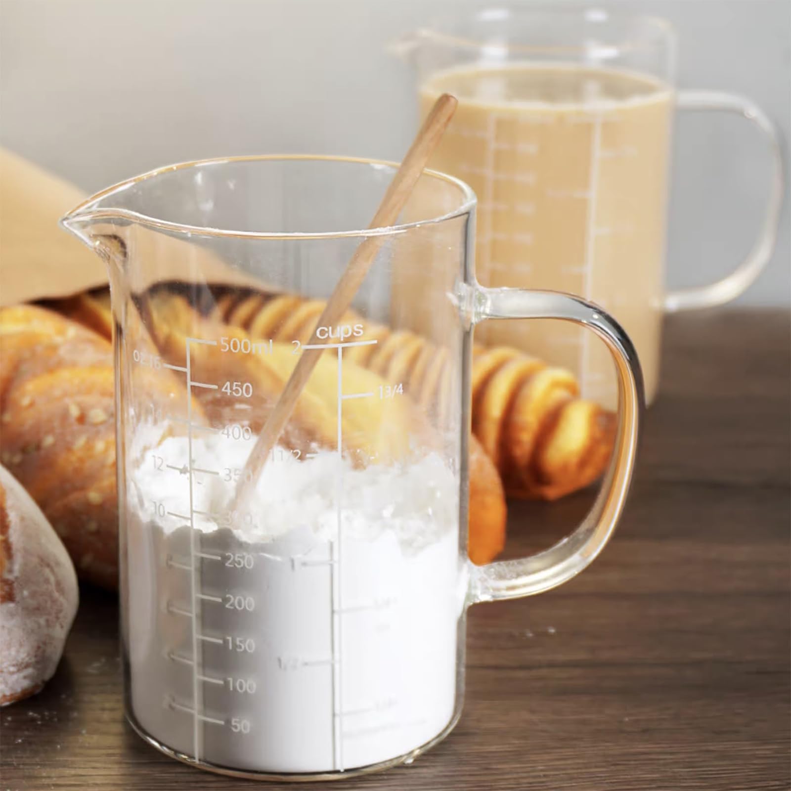 Hand hold grip for precise pouring measuring cup