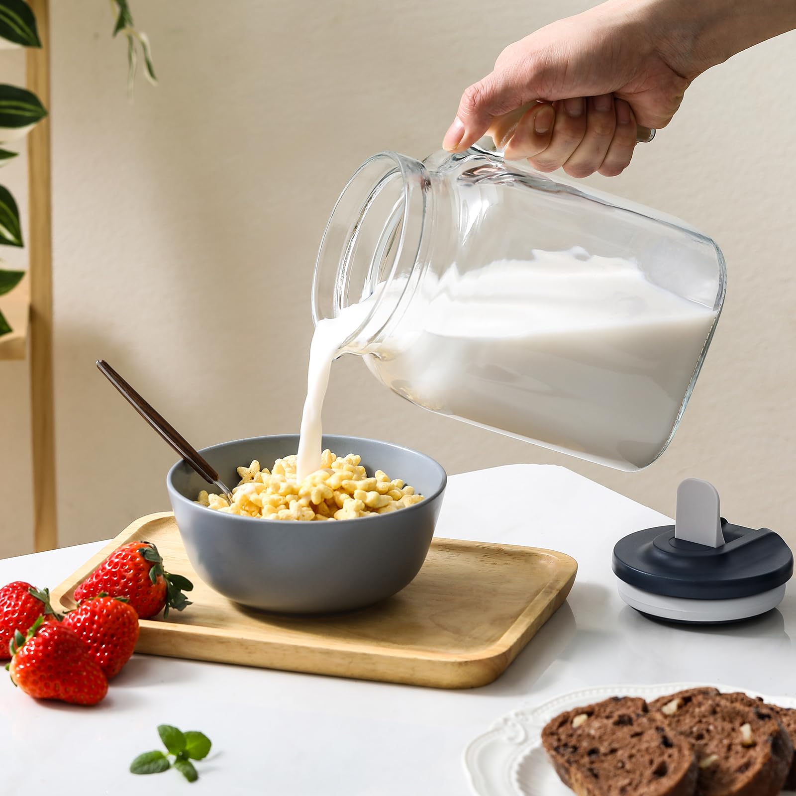Dishwasher-safe glass pitcher