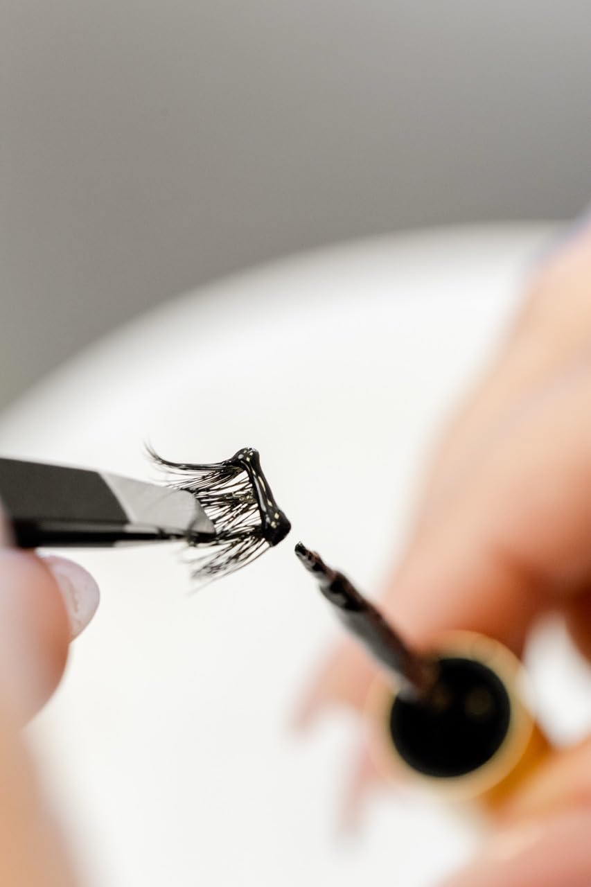 WinkClique Eyelash Adhesive Black for eyelash extensions
