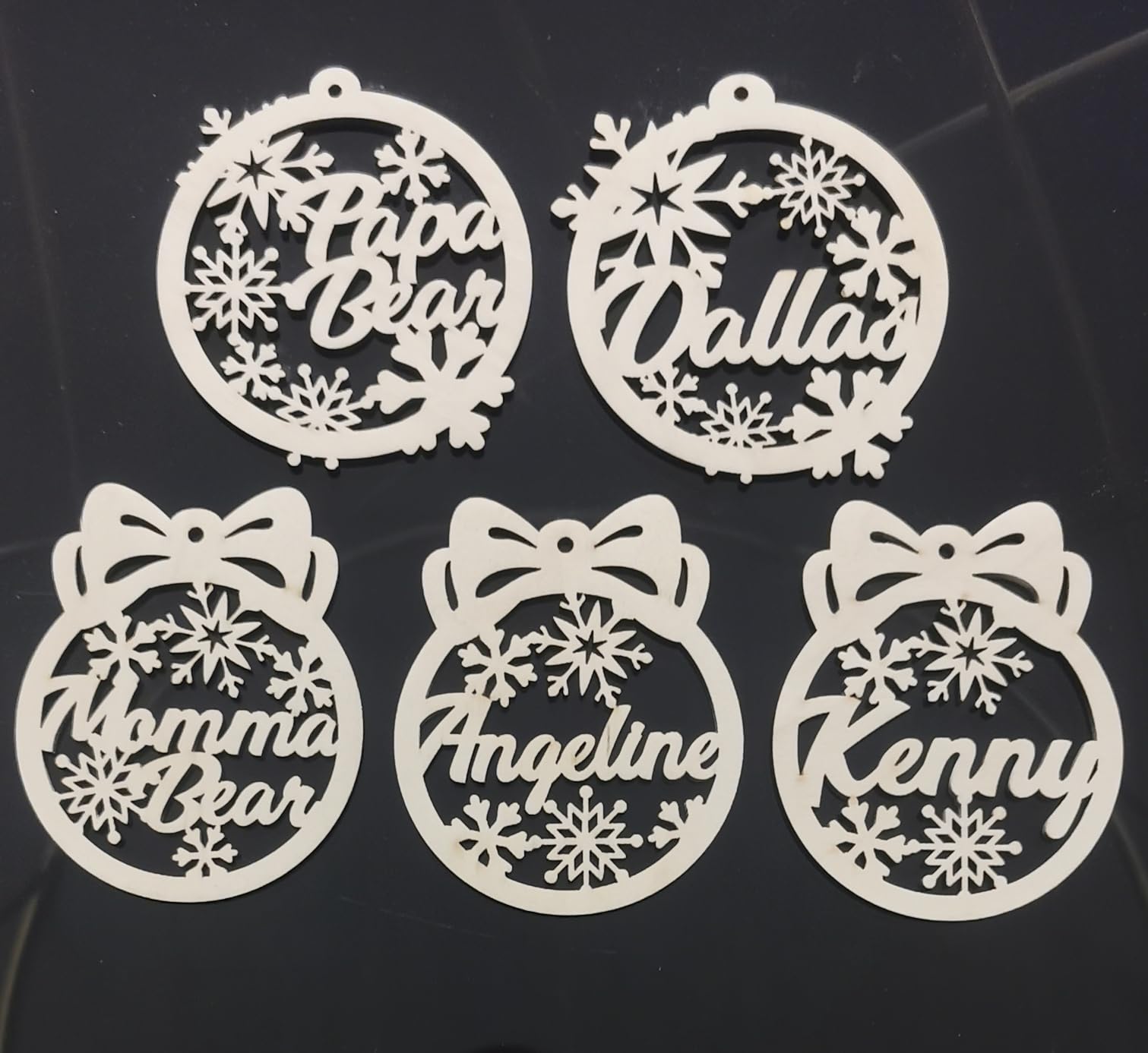 Winter wedding name card ornament as favors idea
