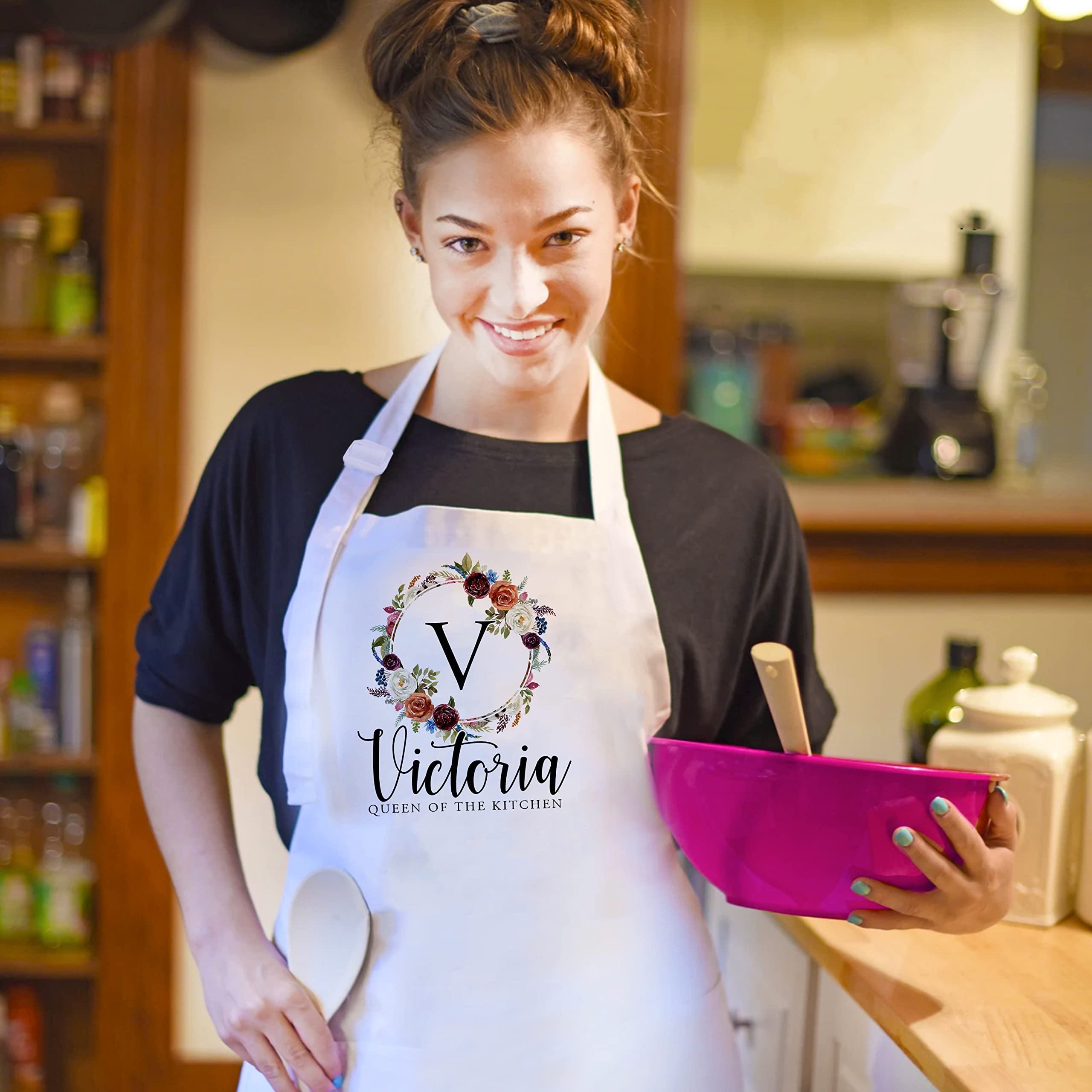 Adjustable neck strap on women cooking apron