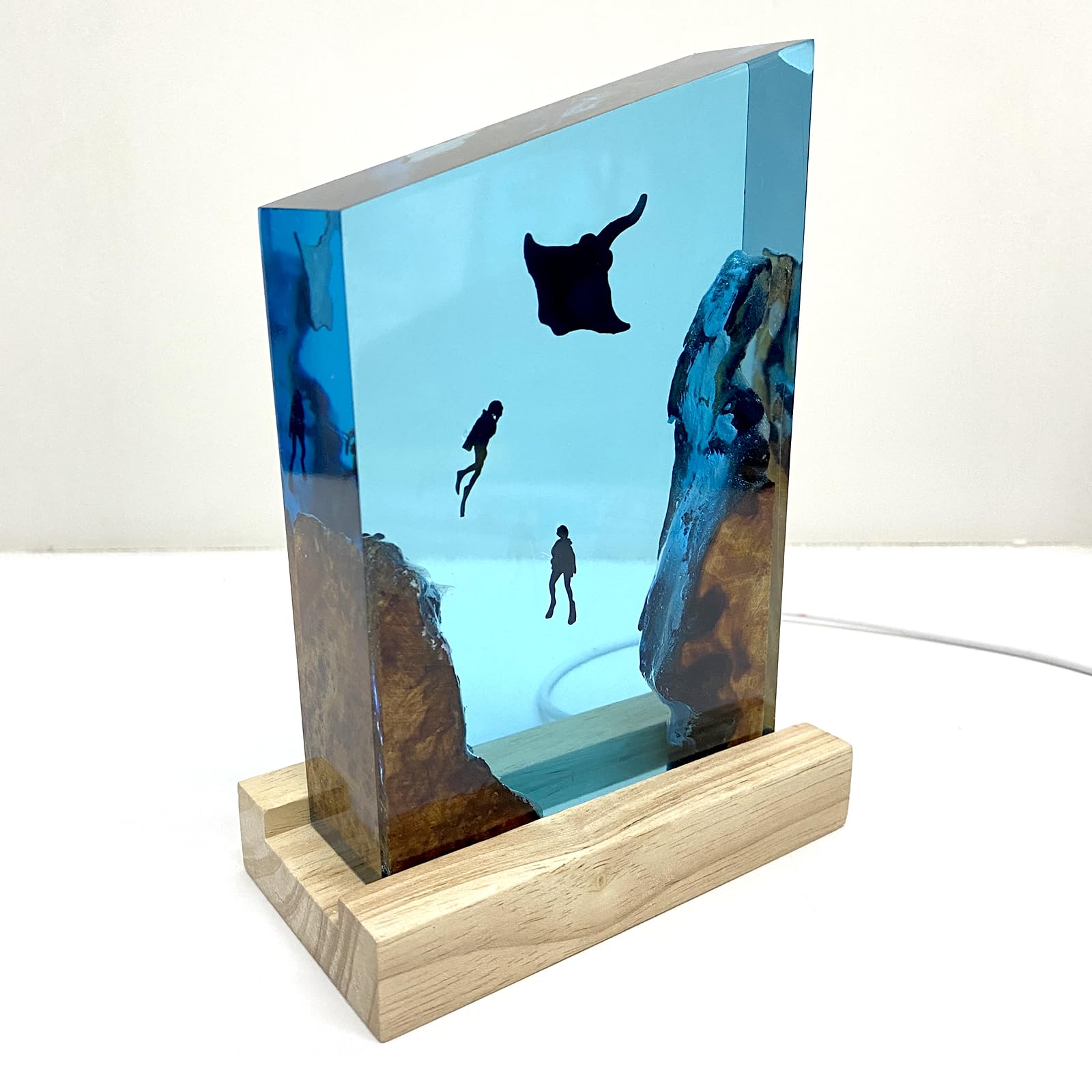 Wooden resin tabletop lamp with ocean landscape