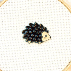 Woodland stitchers hedgehog minder with round 15mm backer