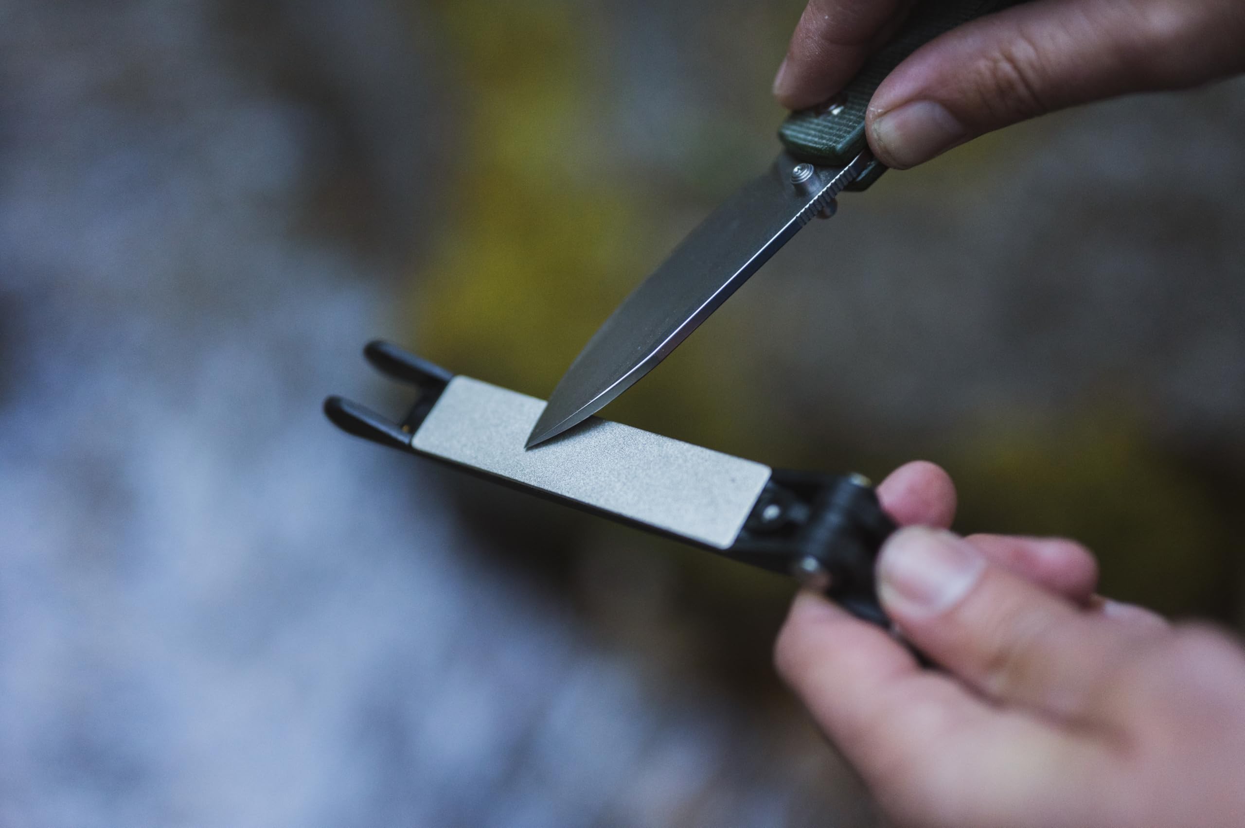 Work Sharp Folding Field Sharpener 400-grit diamond plate with 20° guides