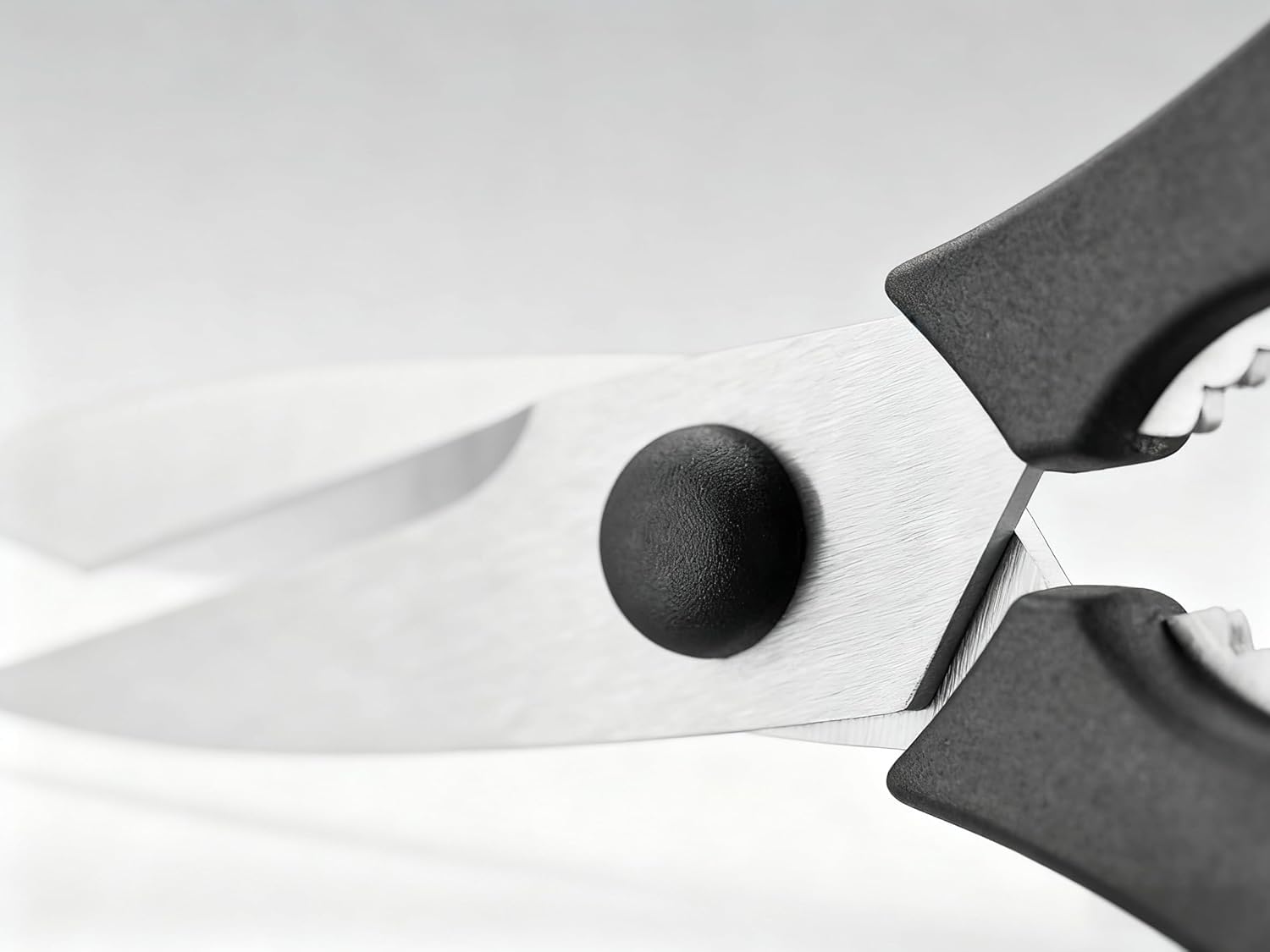 Wustoff kitchen shears for poultry and herbs packaging image