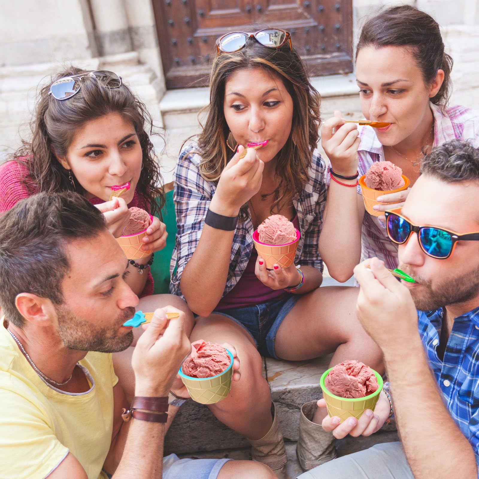 Eight pack ice cream bowls and spoons set for frozen yogurt and gelato
