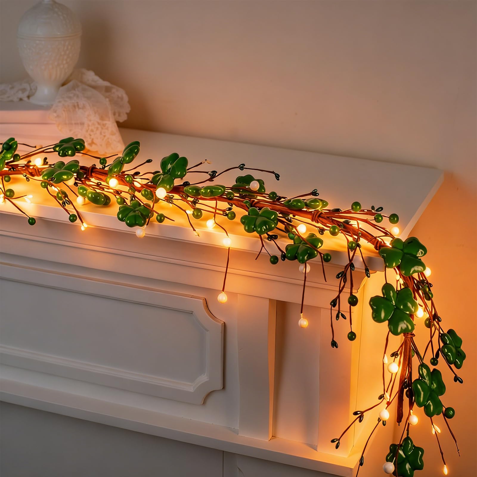 20-light string included with the Zeyune garland powered by batteries