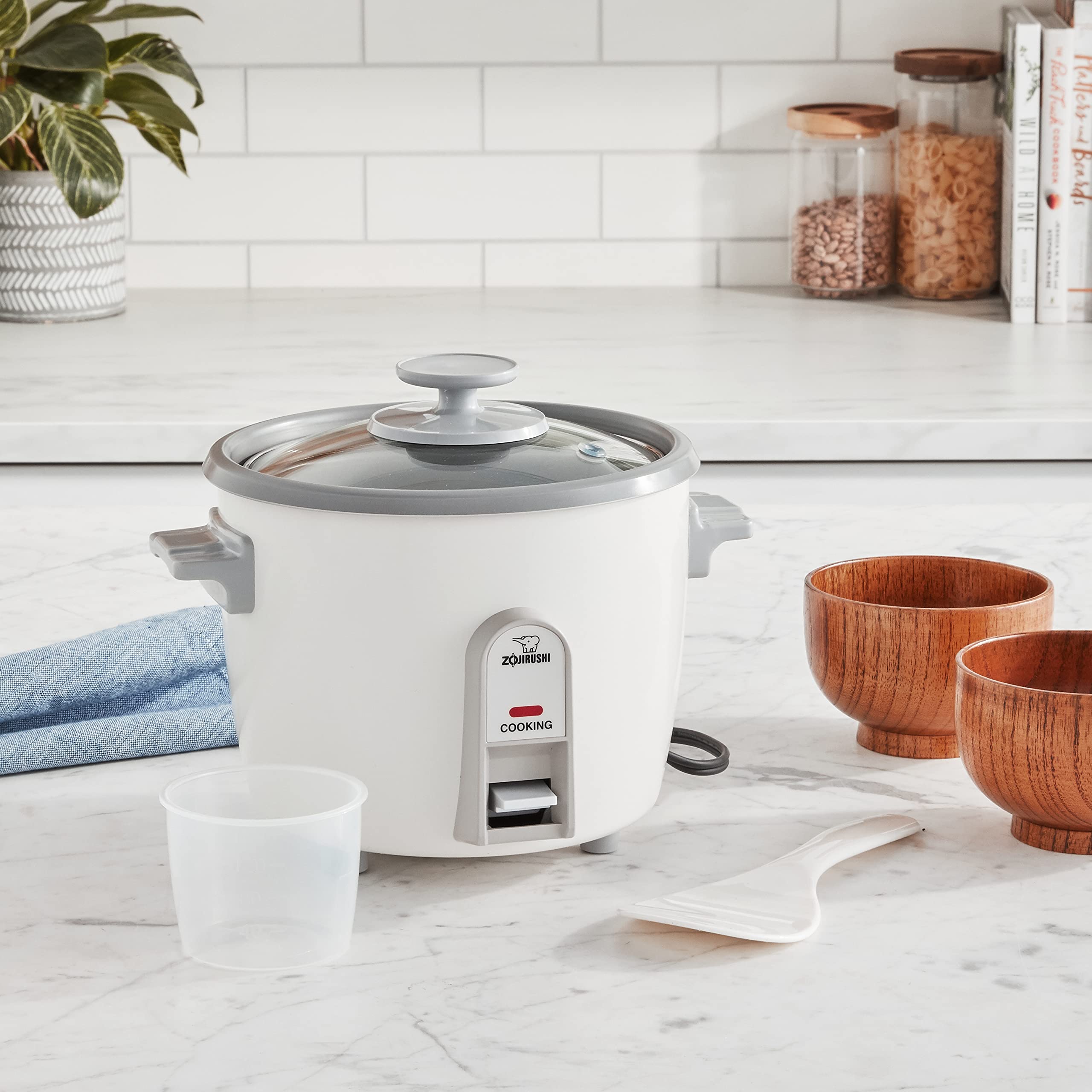 3 cup capacity rice cooker white with keep warm feature